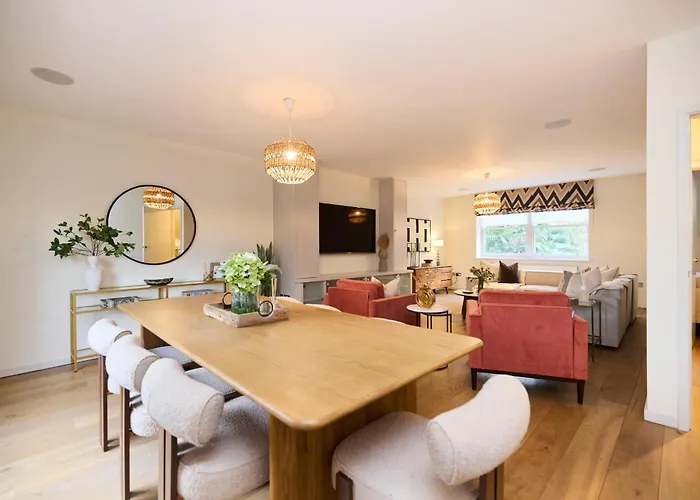 The South Hampstead Hideaway - Stylish 6Bdr Home